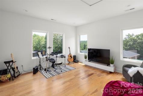 303 Iron Ridge Loop Asheville NC 28806