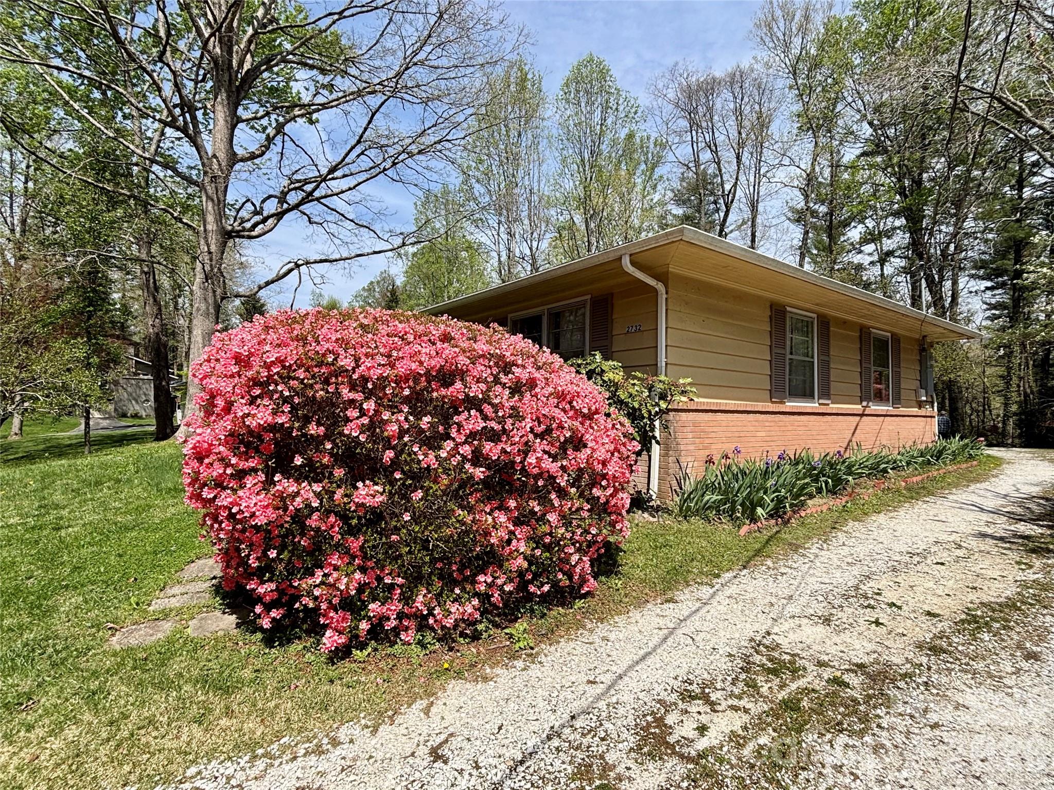 2732 Holly Hill Drive N Hendersonville NC 28791