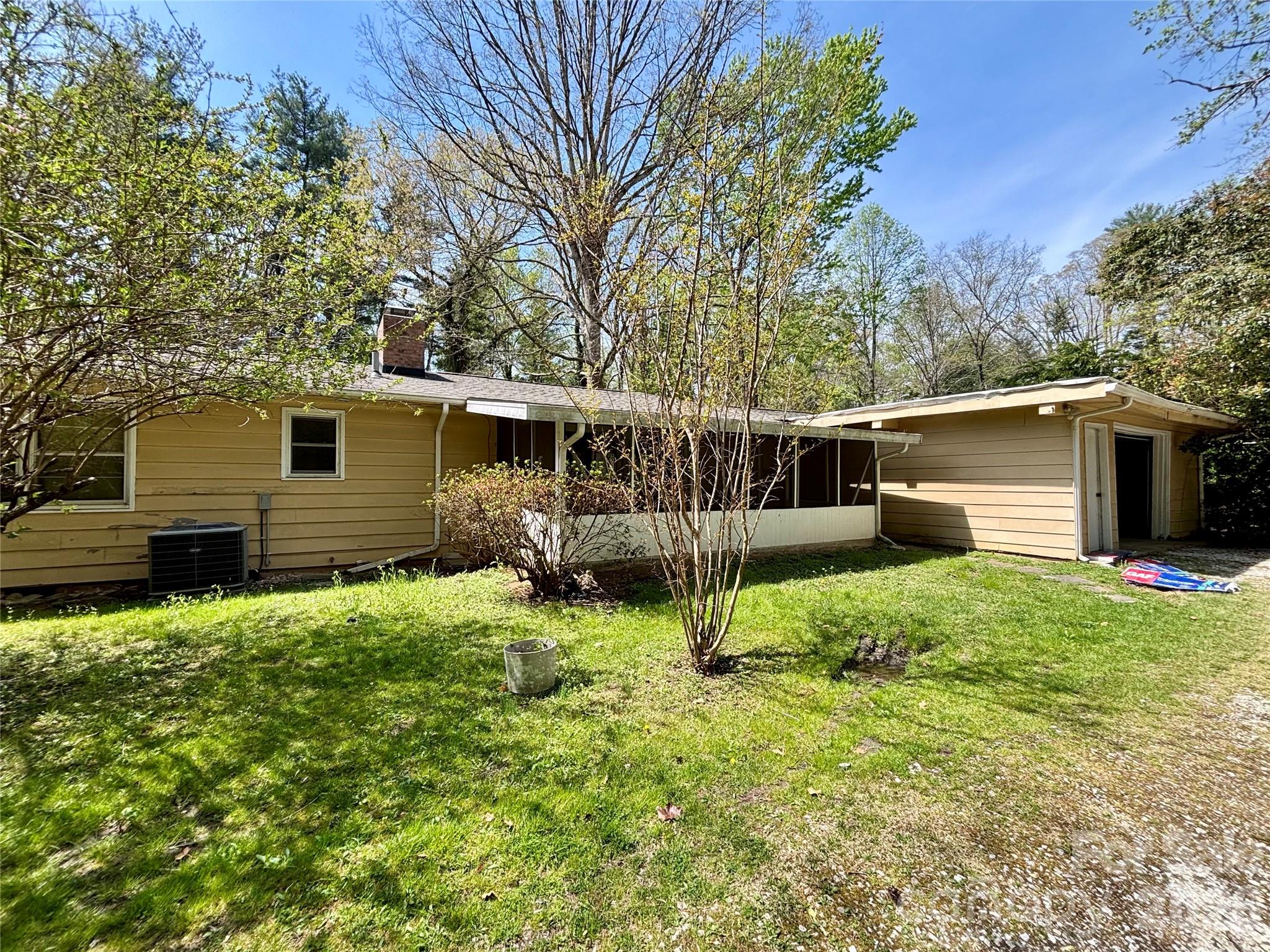 2732 Holly Hill Drive N Hendersonville NC 28791