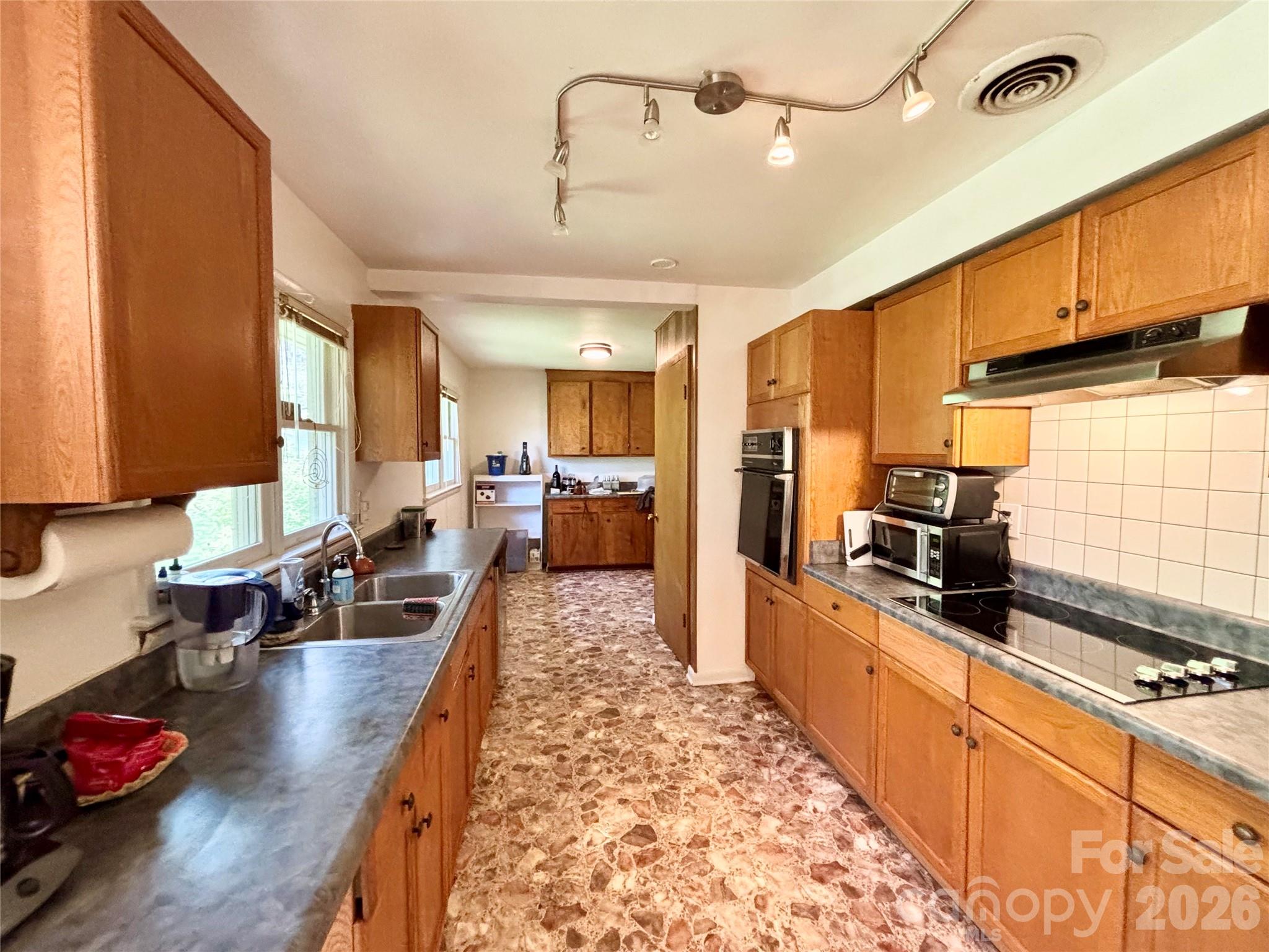 2732 Holly Hill Drive N Hendersonville NC 28791