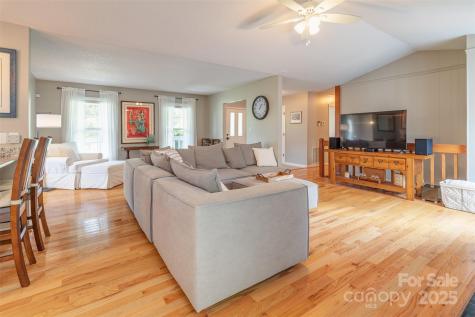 76 Woodland Hills Road Asheville NC 28804