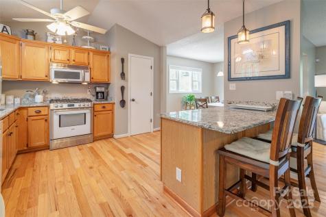 76 Woodland Hills Road Asheville NC 28804