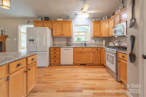 76 Woodland Hills Road Asheville NC 28804