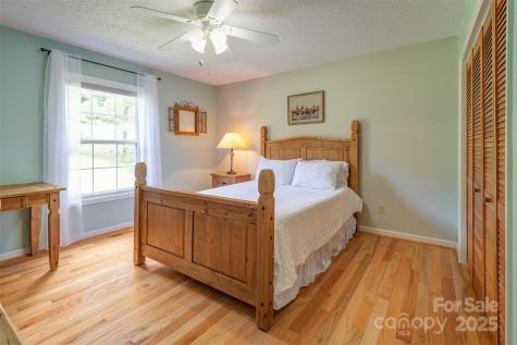 76 Woodland Hills Road Asheville NC 28804