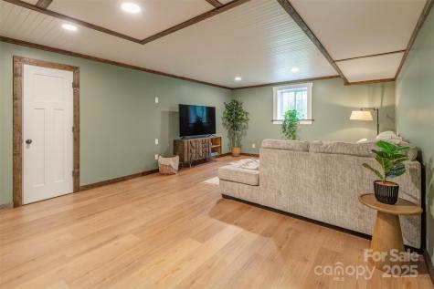 76 Woodland Hills Road Asheville NC 28804