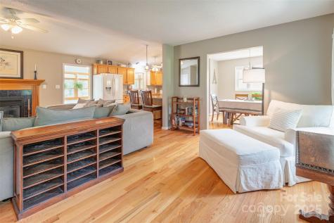 76 Woodland Hills Road Asheville NC 28804