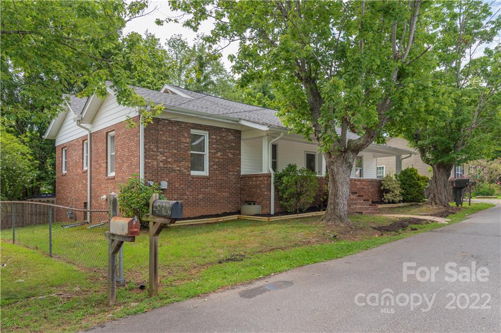 5 Pelzer Street Asheville NC 28804