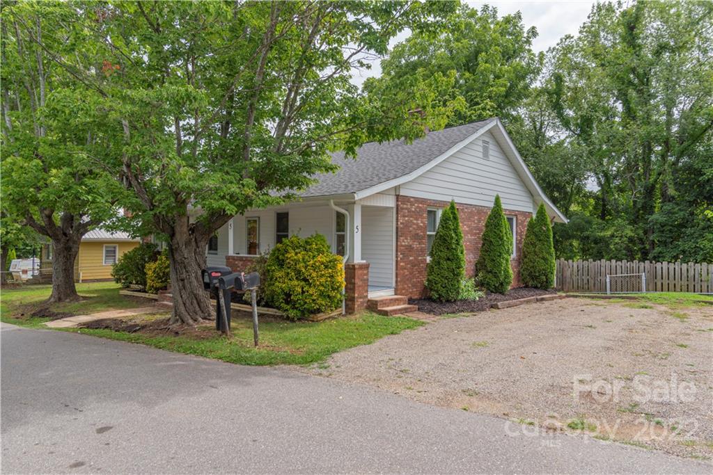 5 Pelzer Street Asheville NC 28804