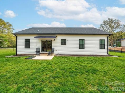 2462 Shoal Road Crouse NC 28033