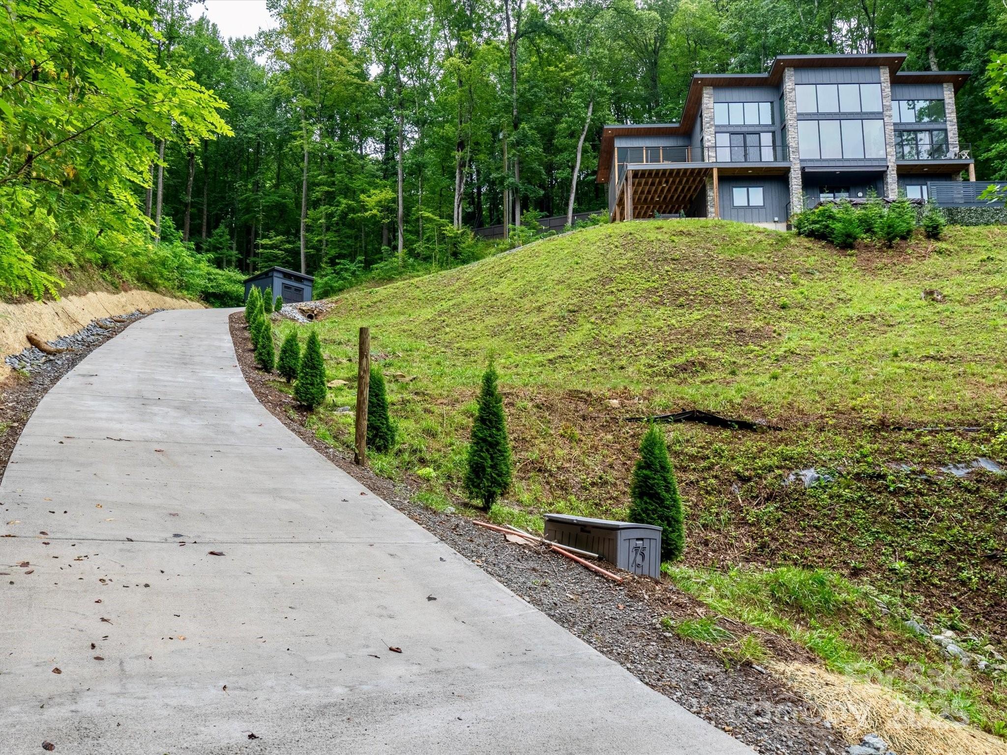 75 Ladyslipper Lane Waynesville NC 28786