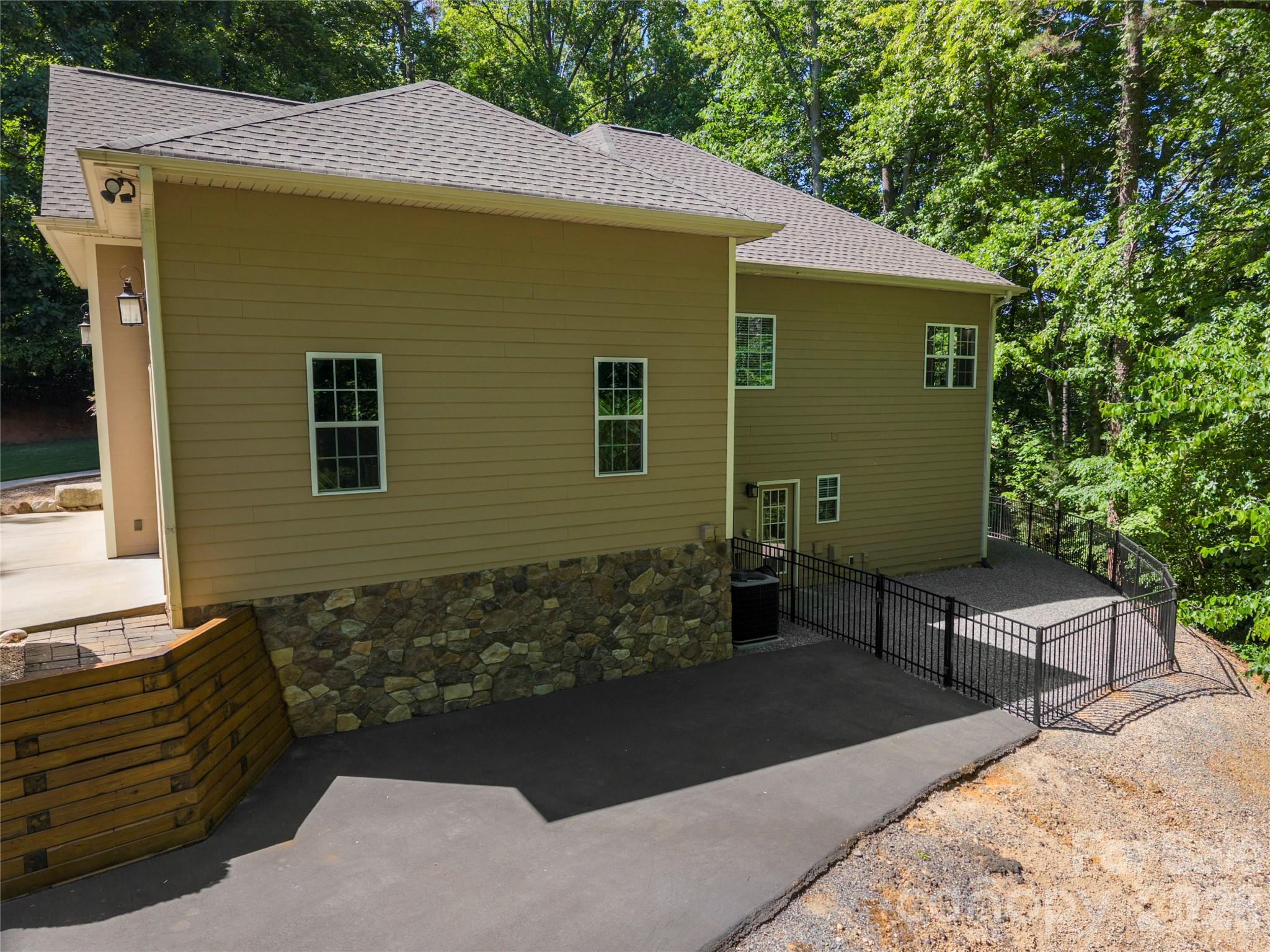 686 White Oaks Road Mooresville NC 28115