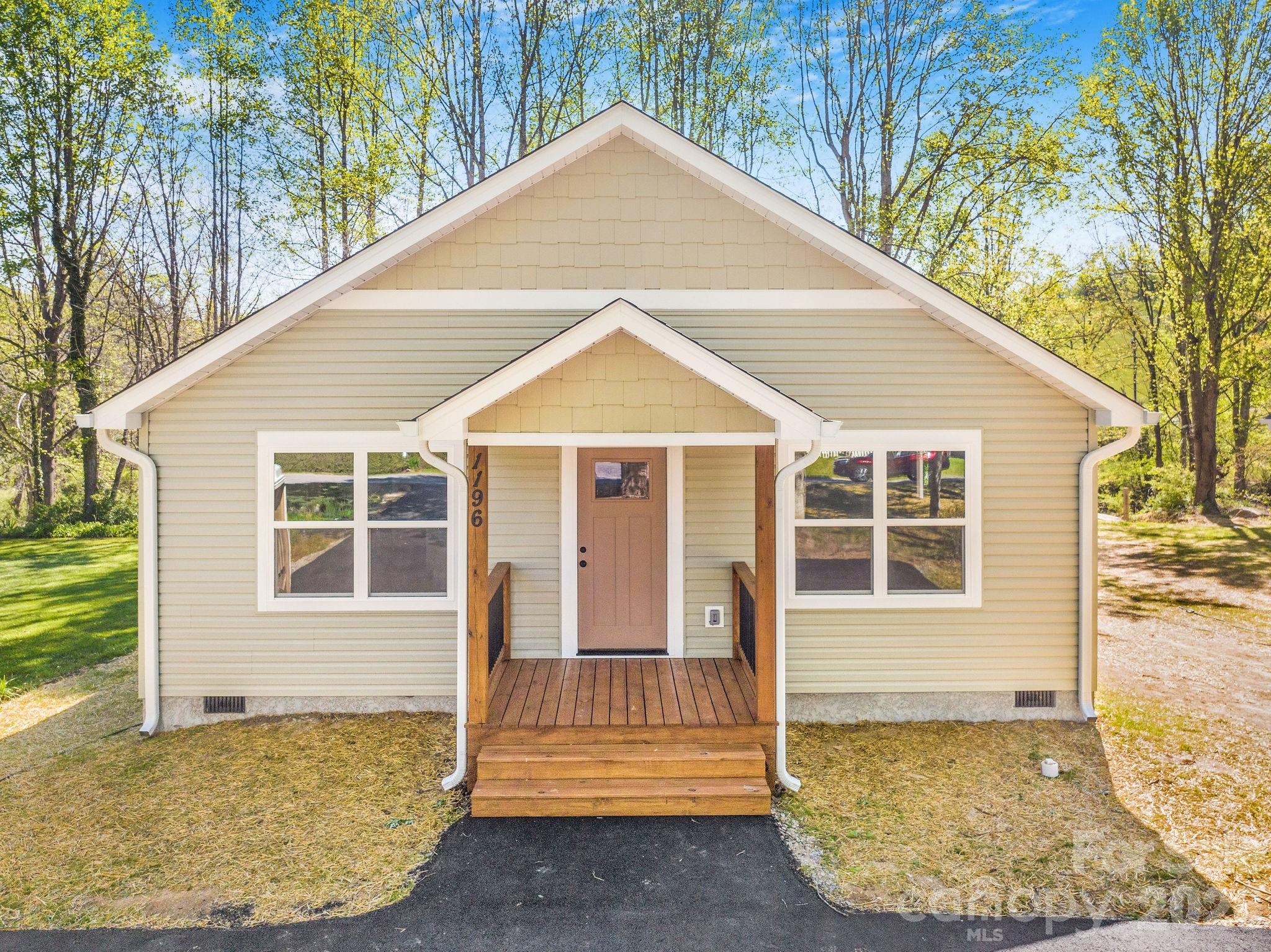 1196 Crabtree Road Waynesville NC 28785