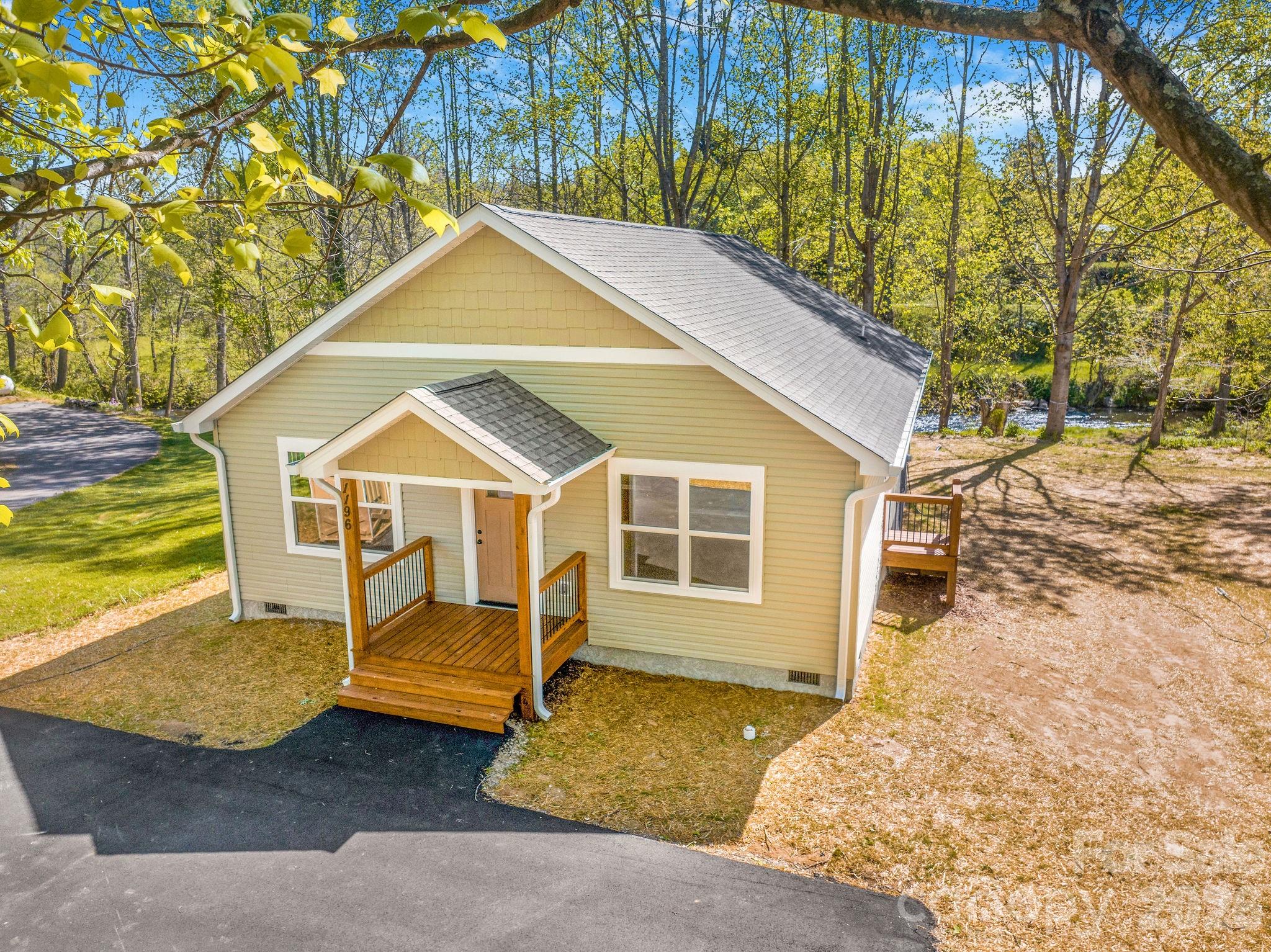1196 Crabtree Road Waynesville NC 28785