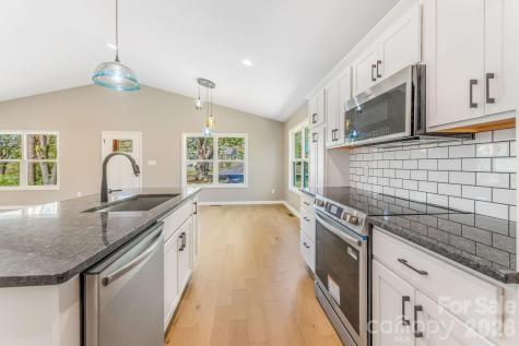 1196 Crabtree Road Waynesville NC 28785