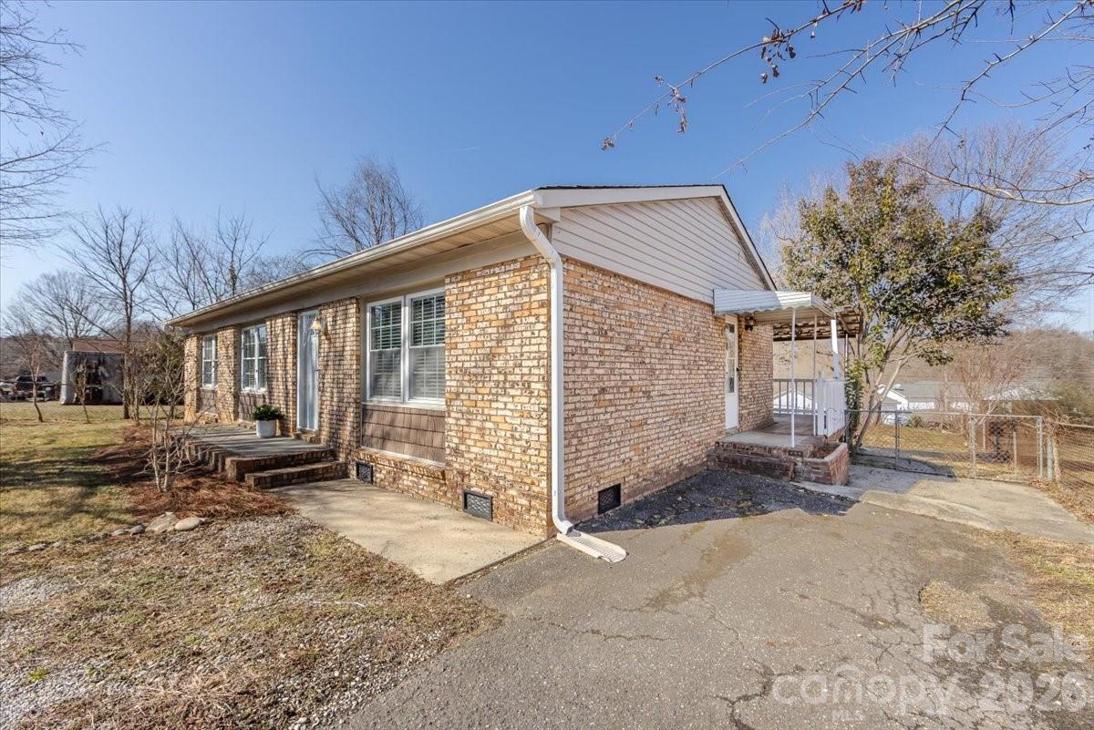 406 Robinson Clemmer Road Dallas NC 28034