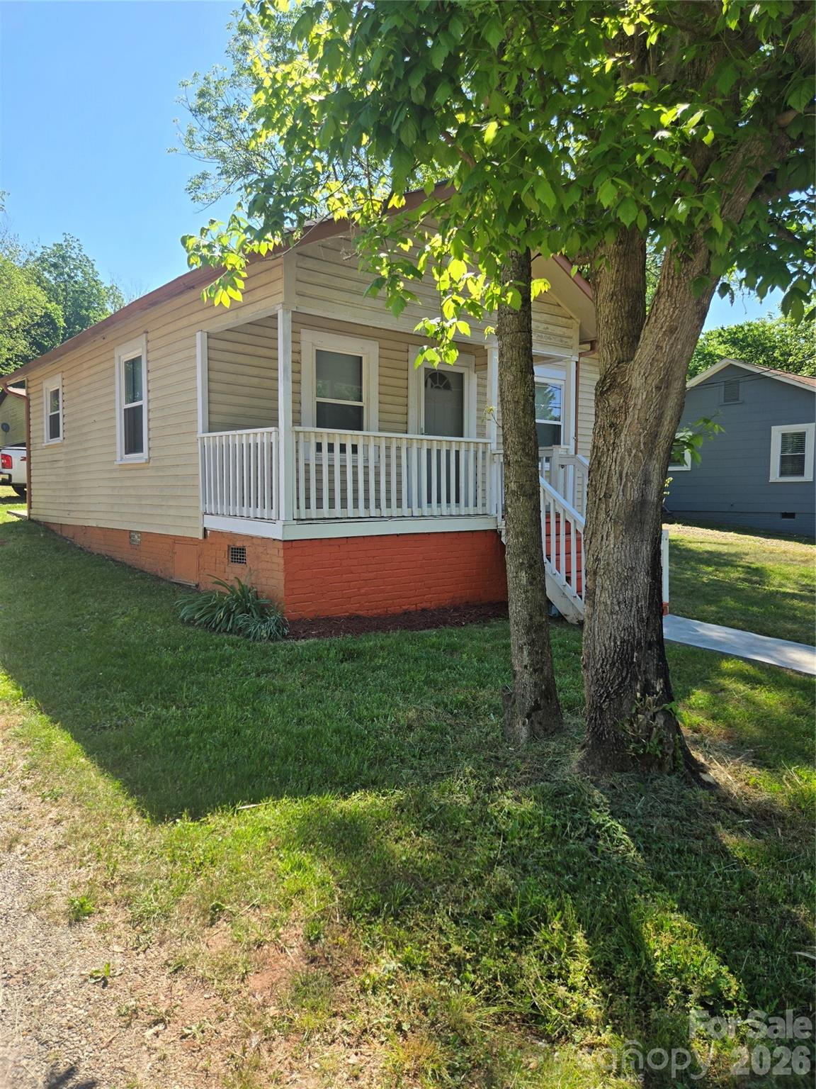 207 S Caldwell Avenue Newton NC 28658