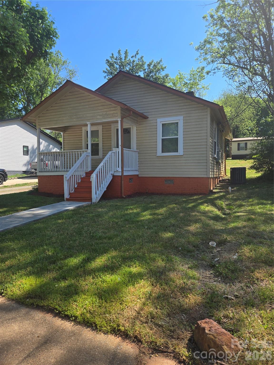 207 S Caldwell Avenue Newton NC 28658