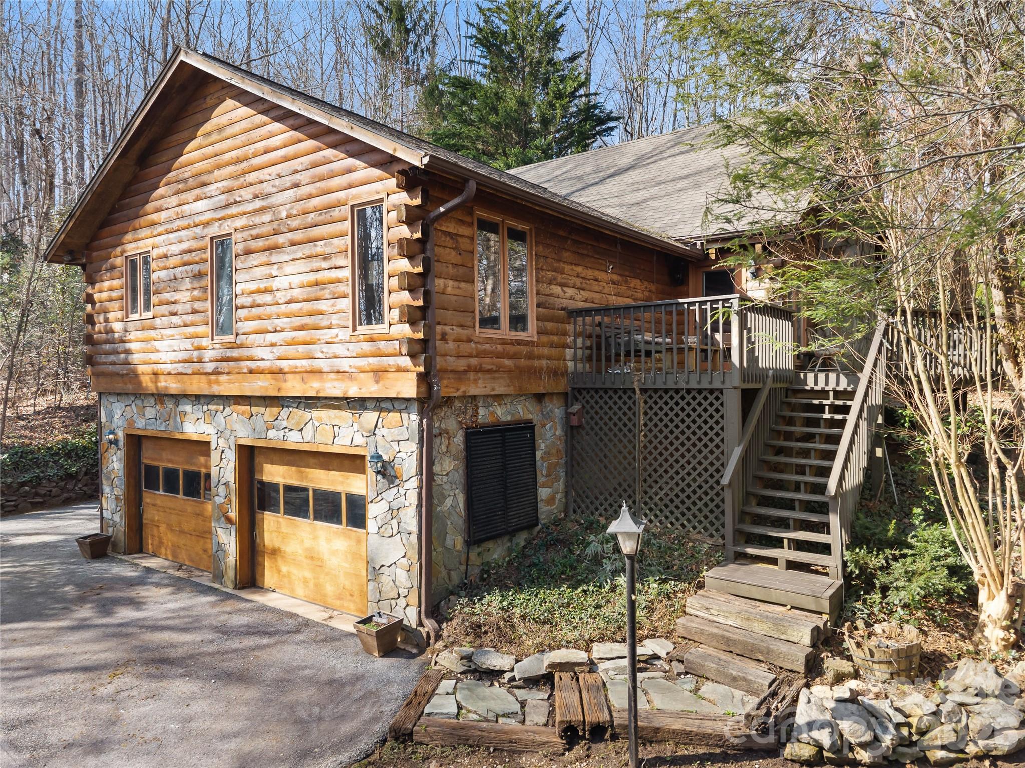 6 Ravenwood Lane Horse Shoe NC 28742