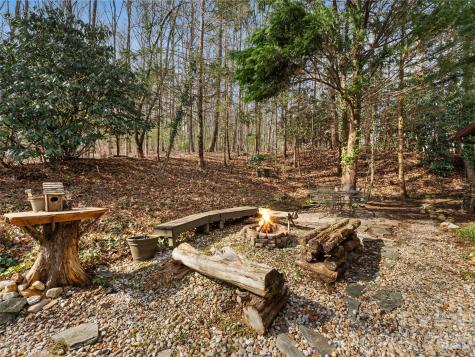6 Ravenwood Lane Horse Shoe NC 28742