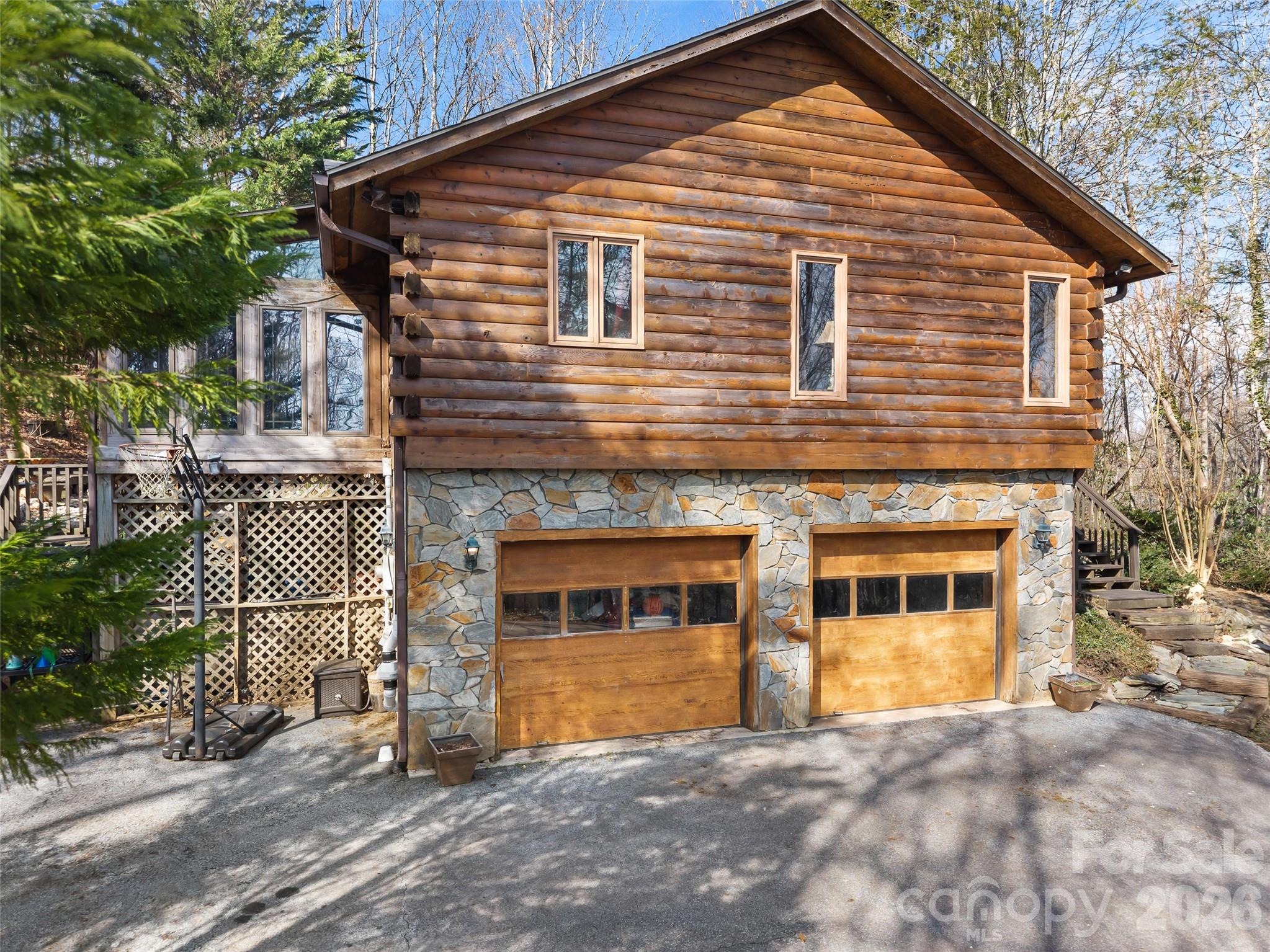 6 Ravenwood Lane Horse Shoe NC 28742