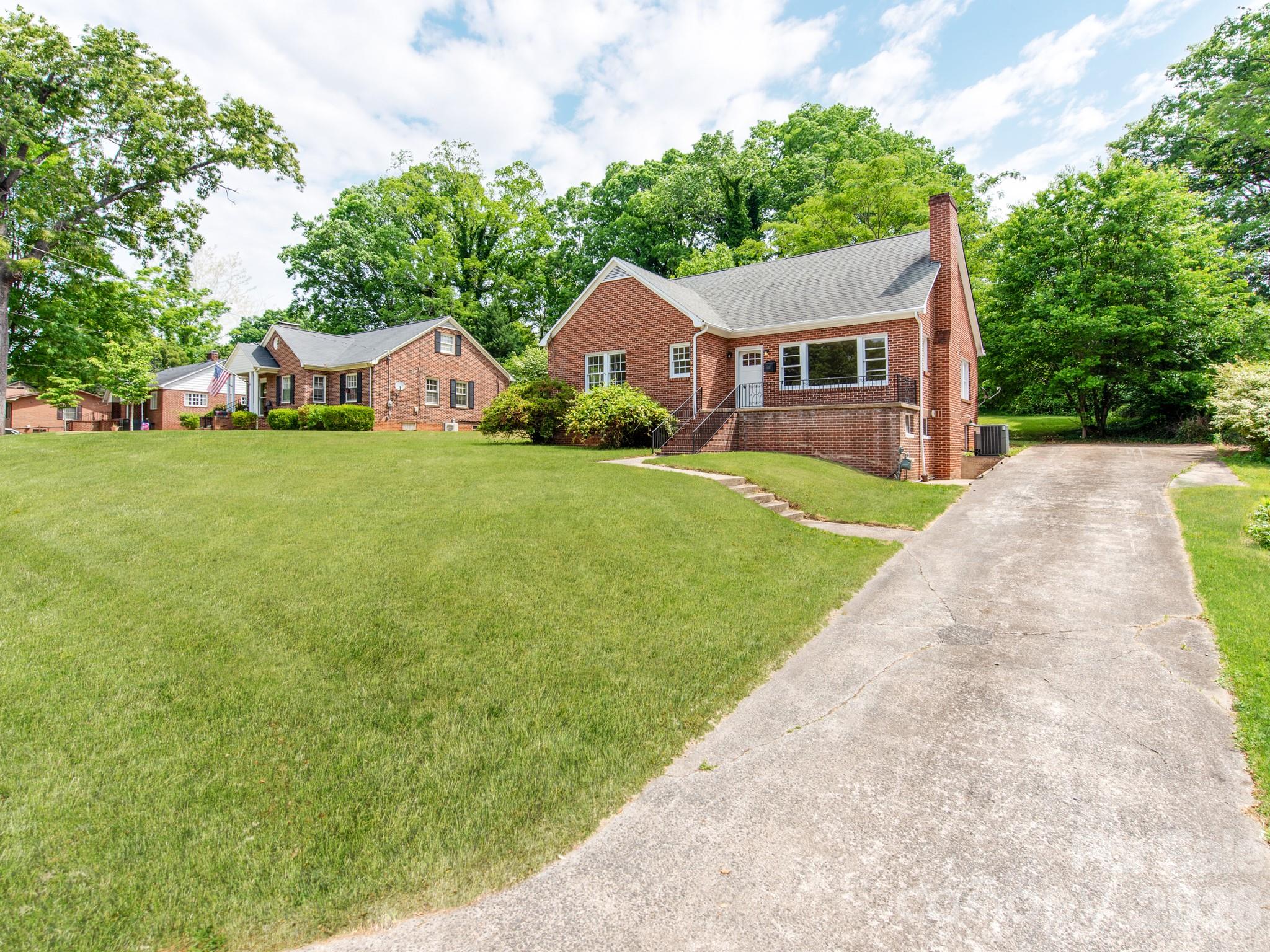 113 Falls Street Morganton NC 28655