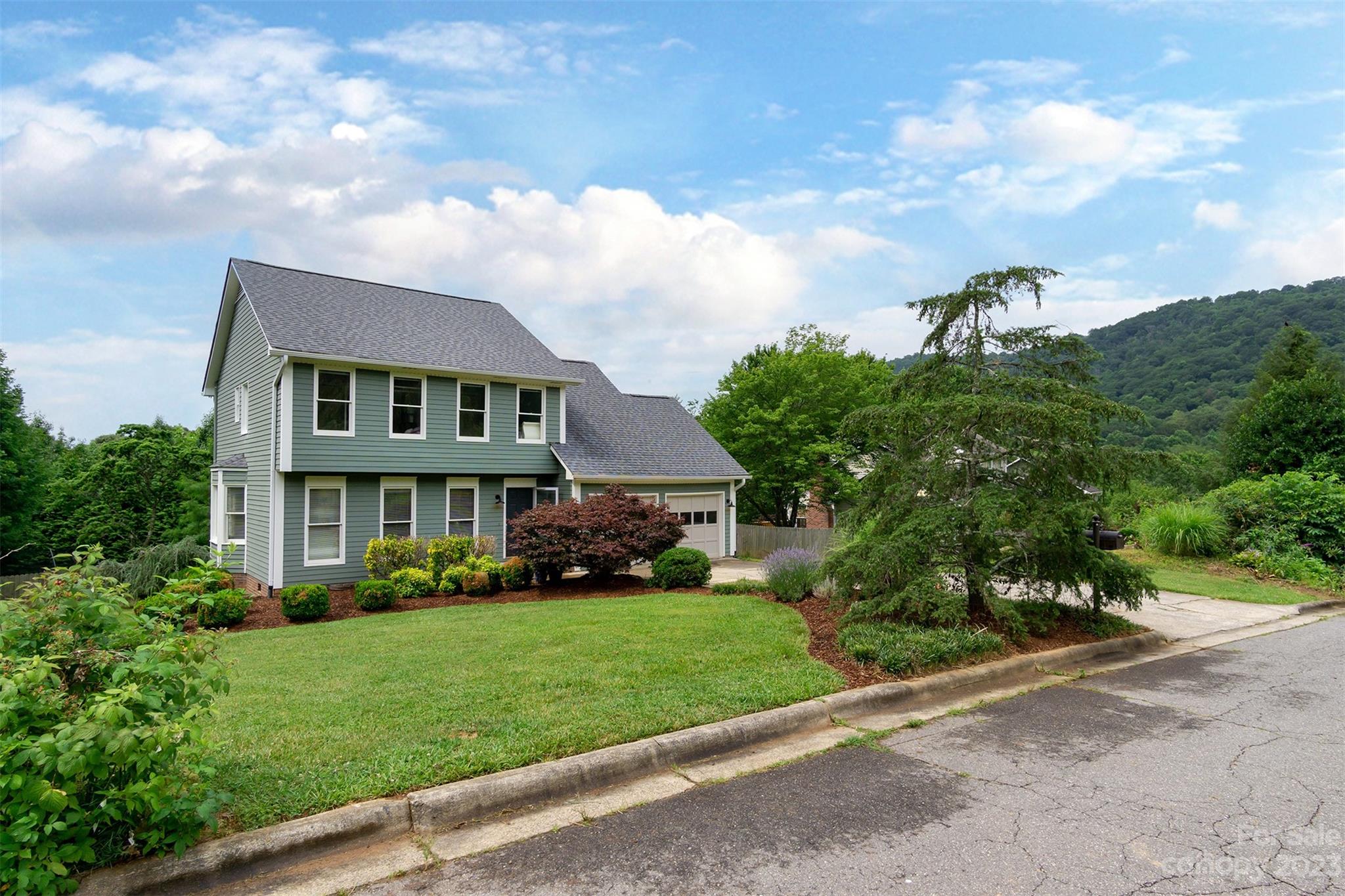 2 Fox Lair Court Asheville NC 28805
