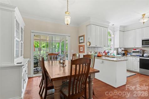 5005 Mayberry Lane Winston Salem NC 27106