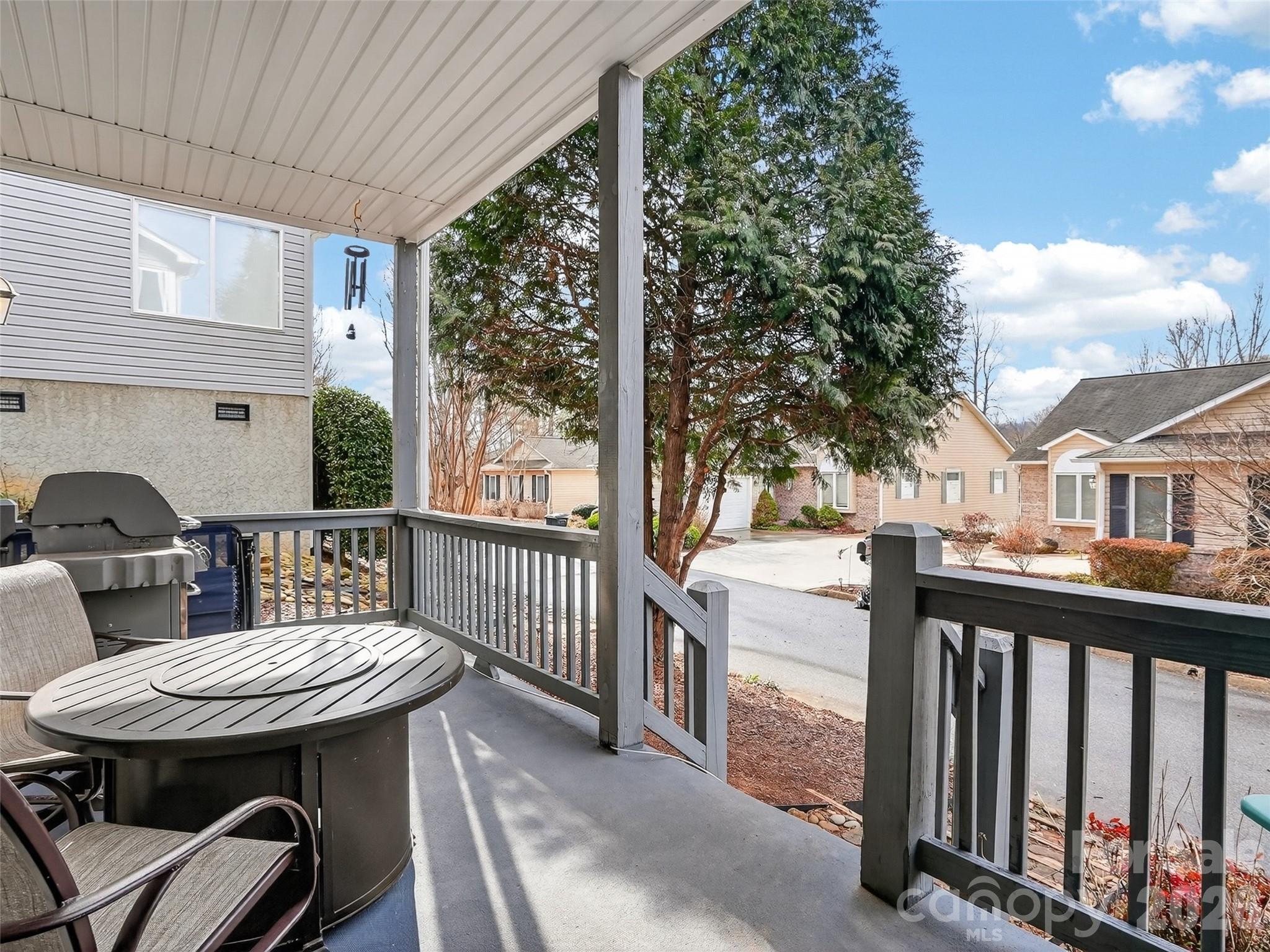 17 Driver Court Hendersonville NC 28739
