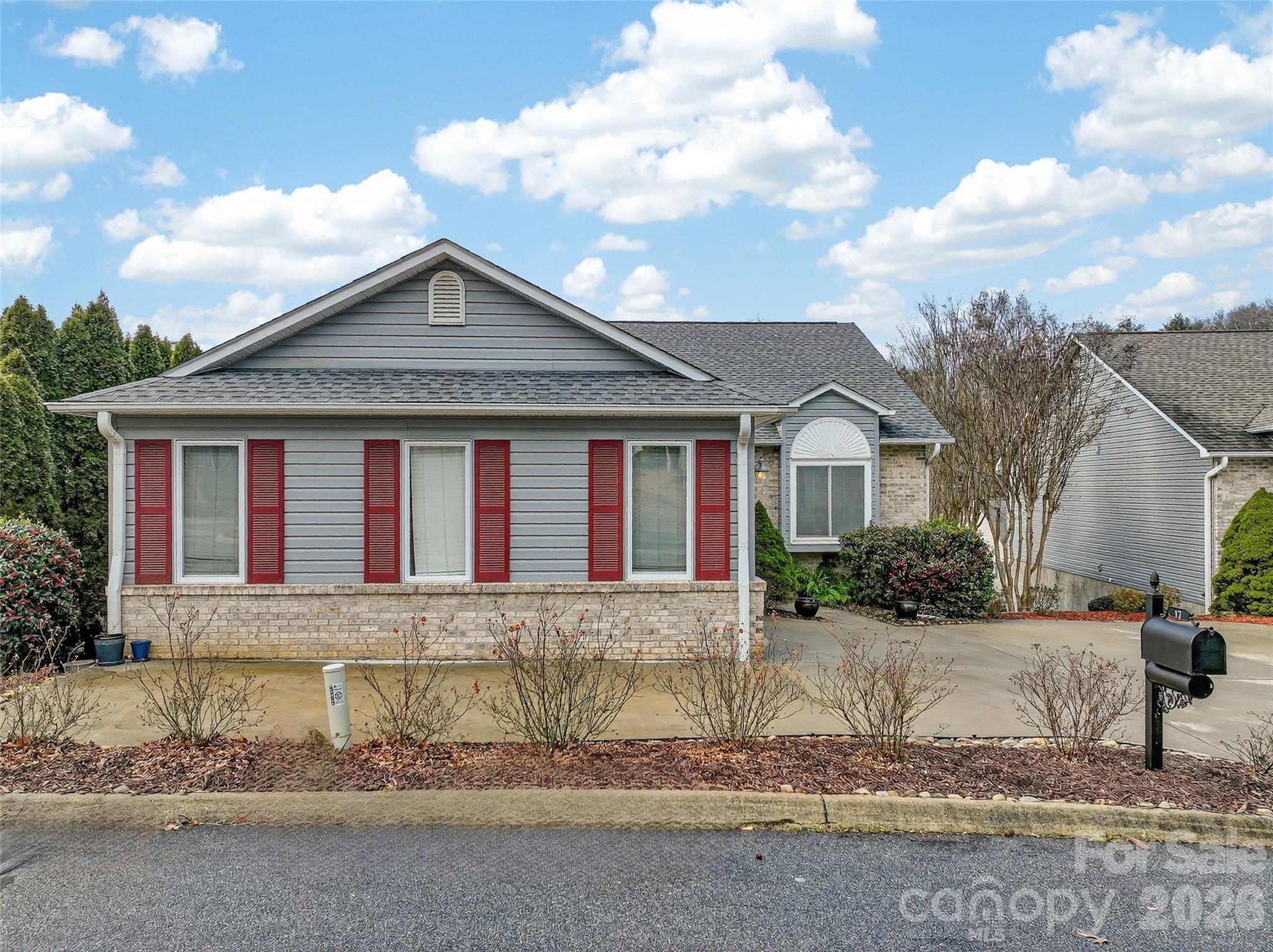 17 Driver Court Hendersonville NC 28739