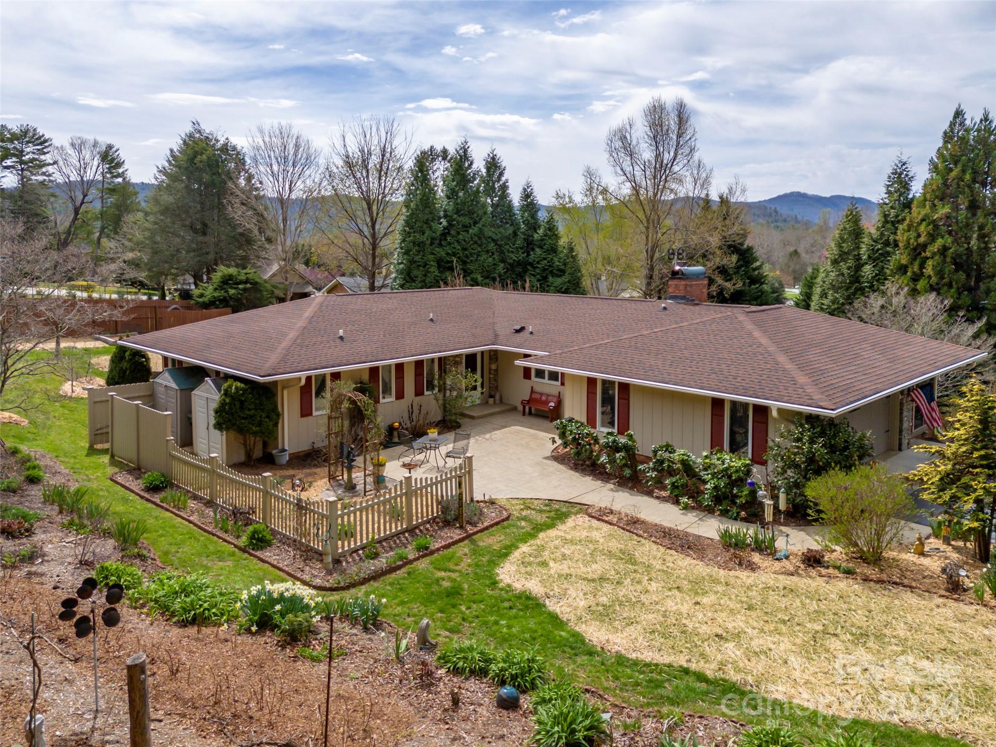 120 Yardley Court Hendersonville NC 28739