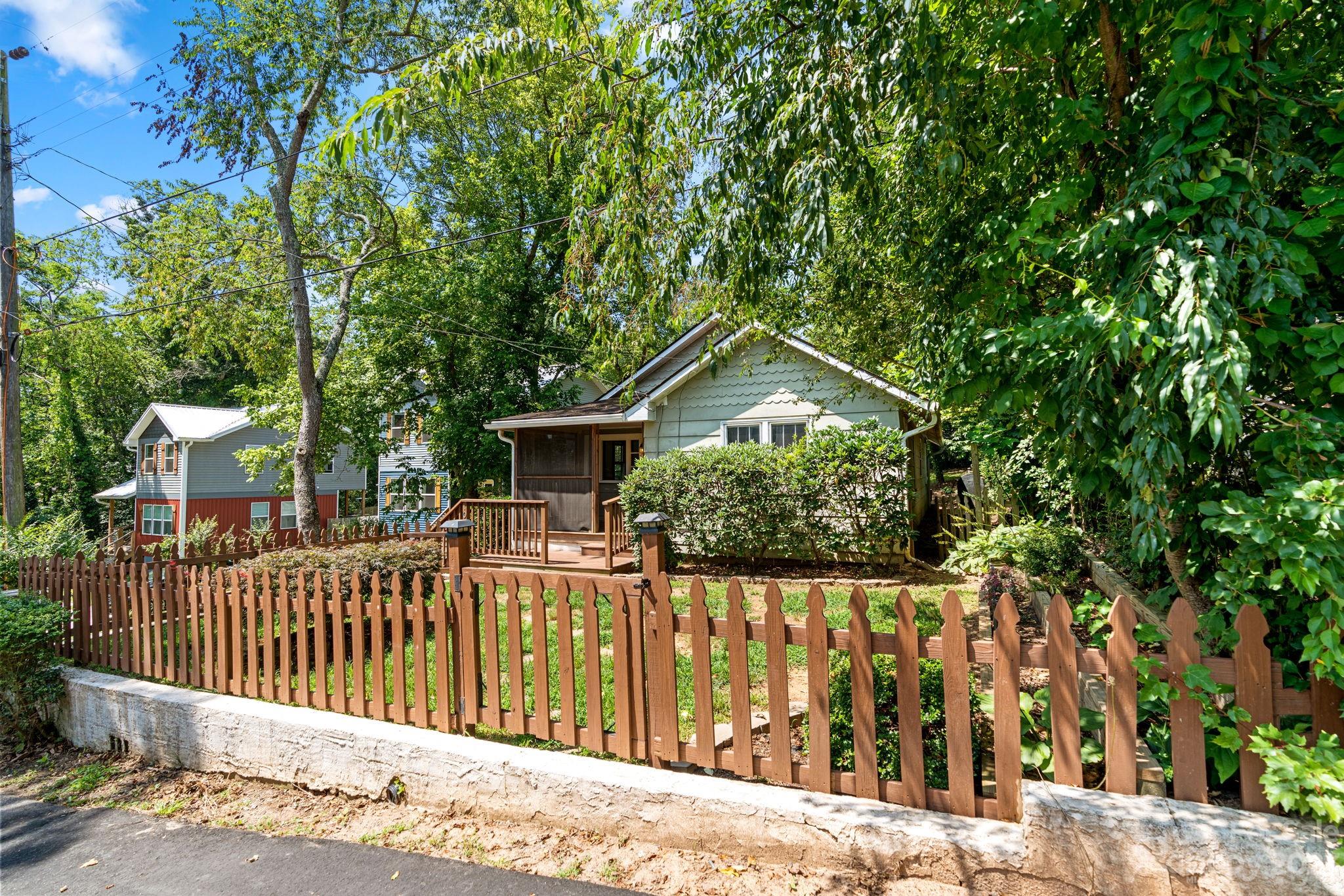 10 Spring Drive Asheville NC 28806