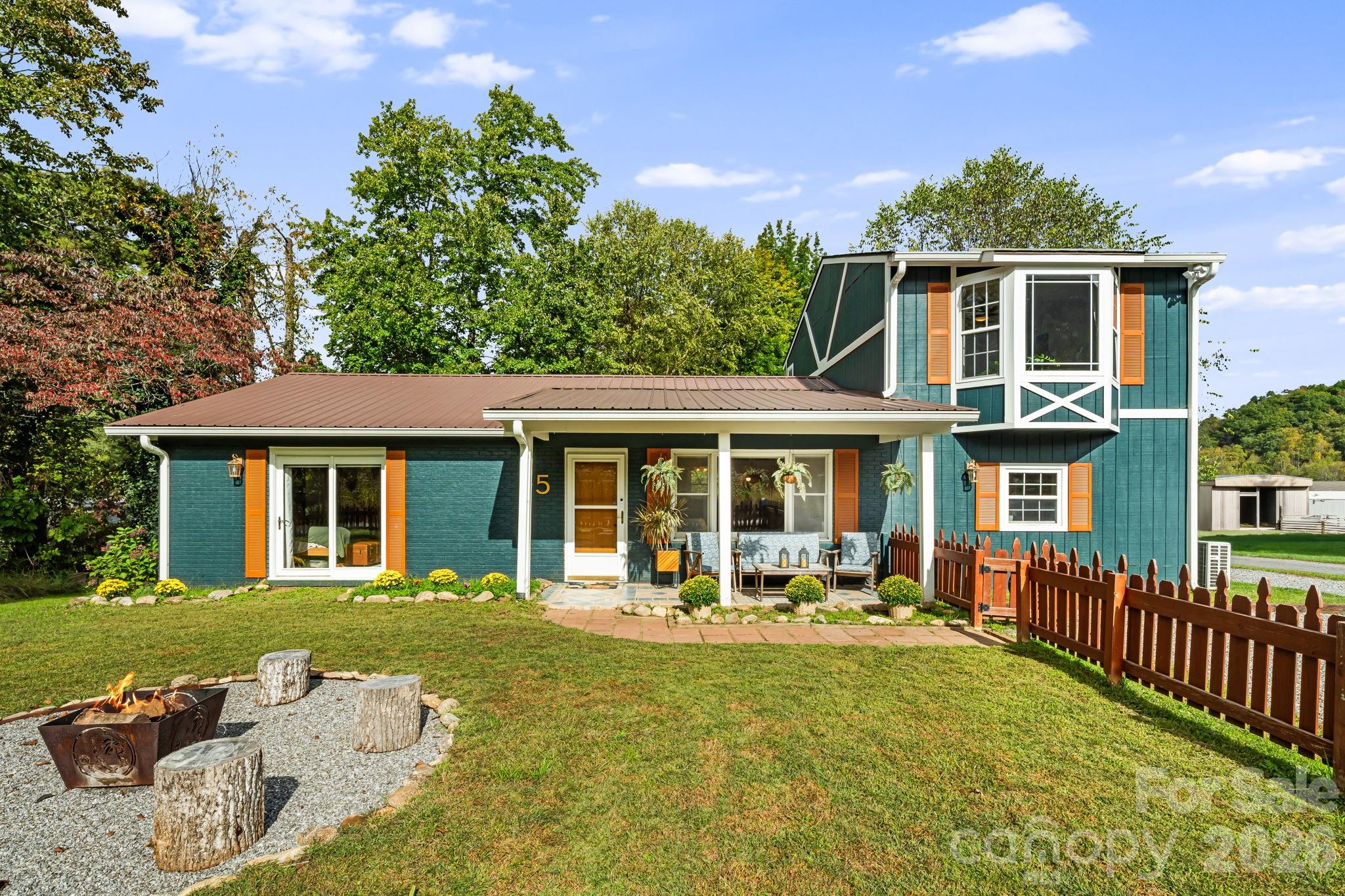 25 Pinewood Drive Waynesville NC 28786