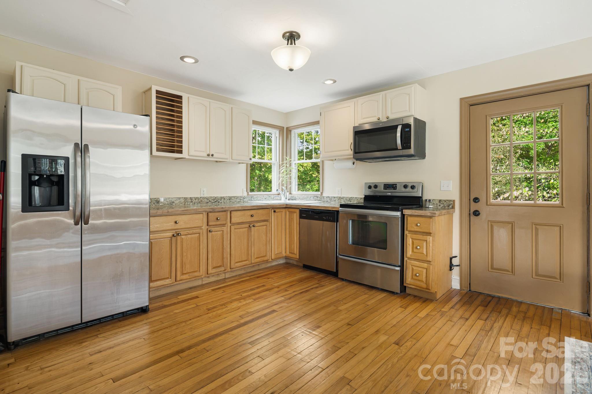 25 Pinewood Drive Waynesville NC 28786