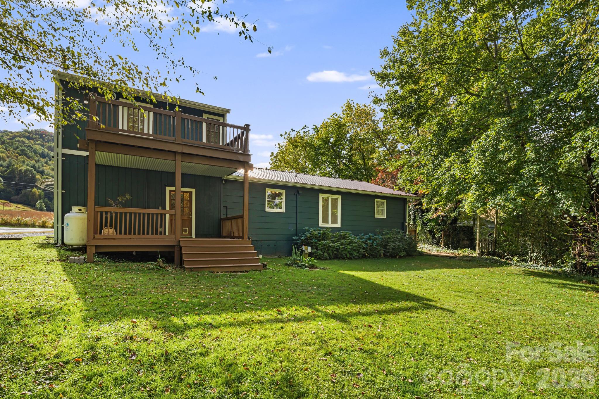 25 Pinewood Drive Waynesville NC 28786