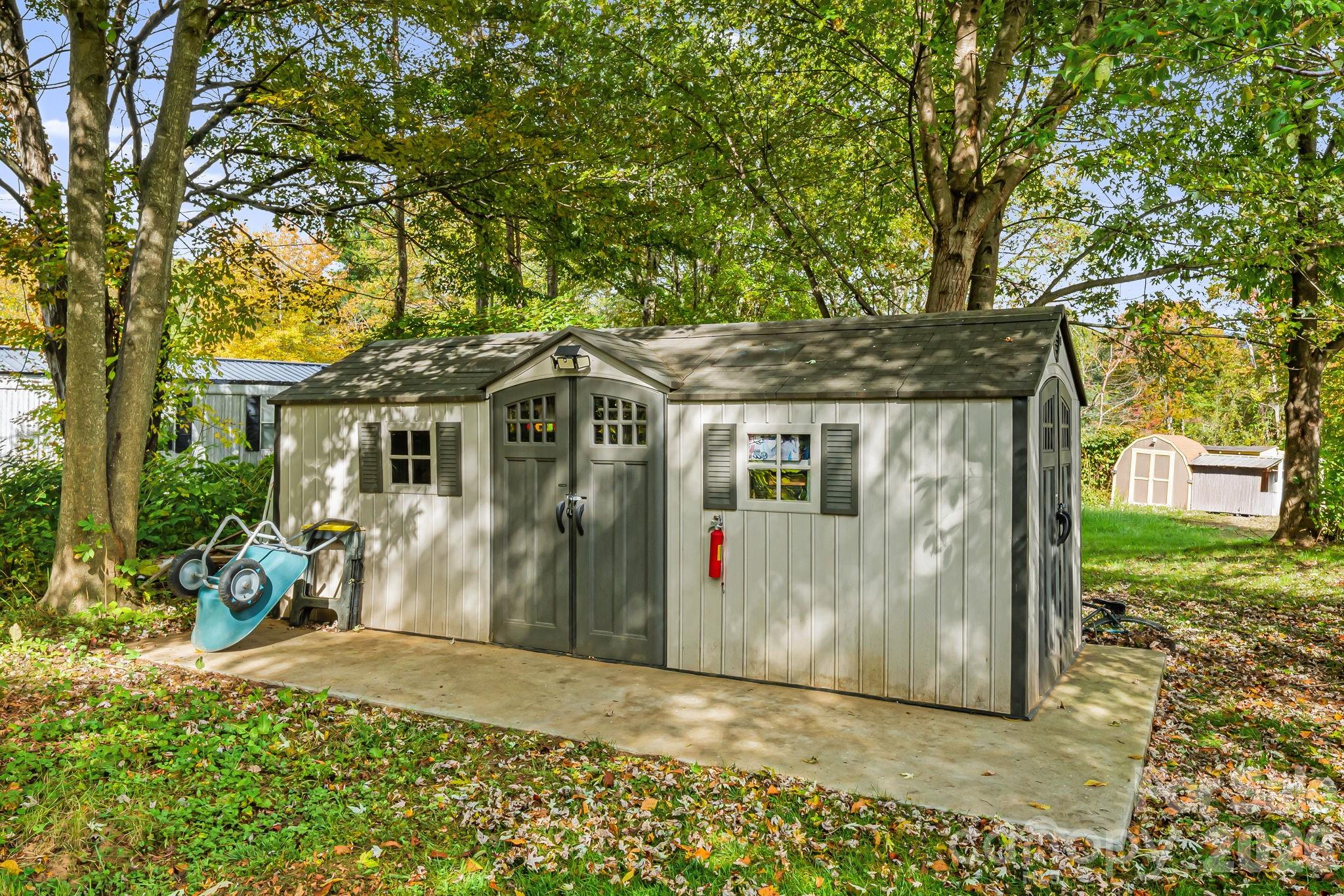 25 Pinewood Drive Waynesville NC 28786