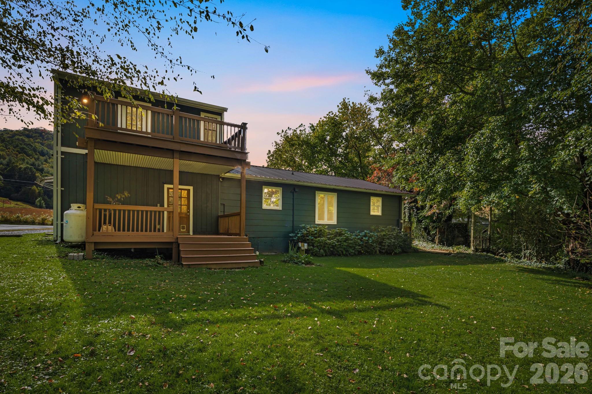 25 Pinewood Drive Waynesville NC 28786