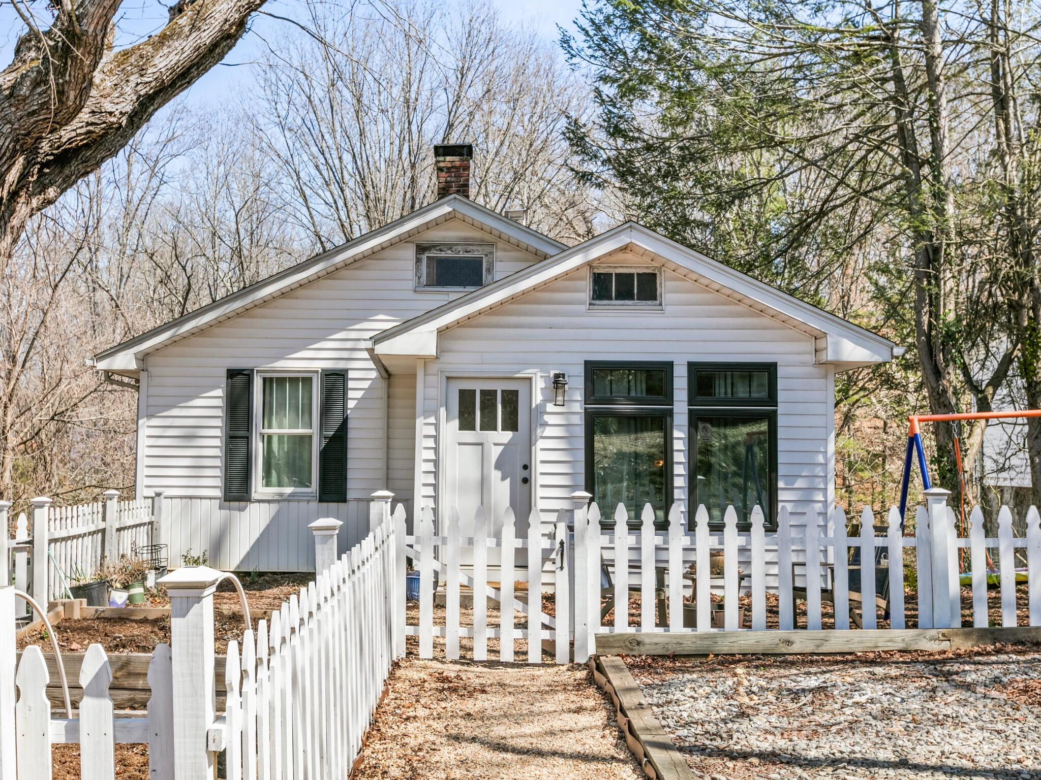 26 Wamboldt Avenue Asheville NC 28806