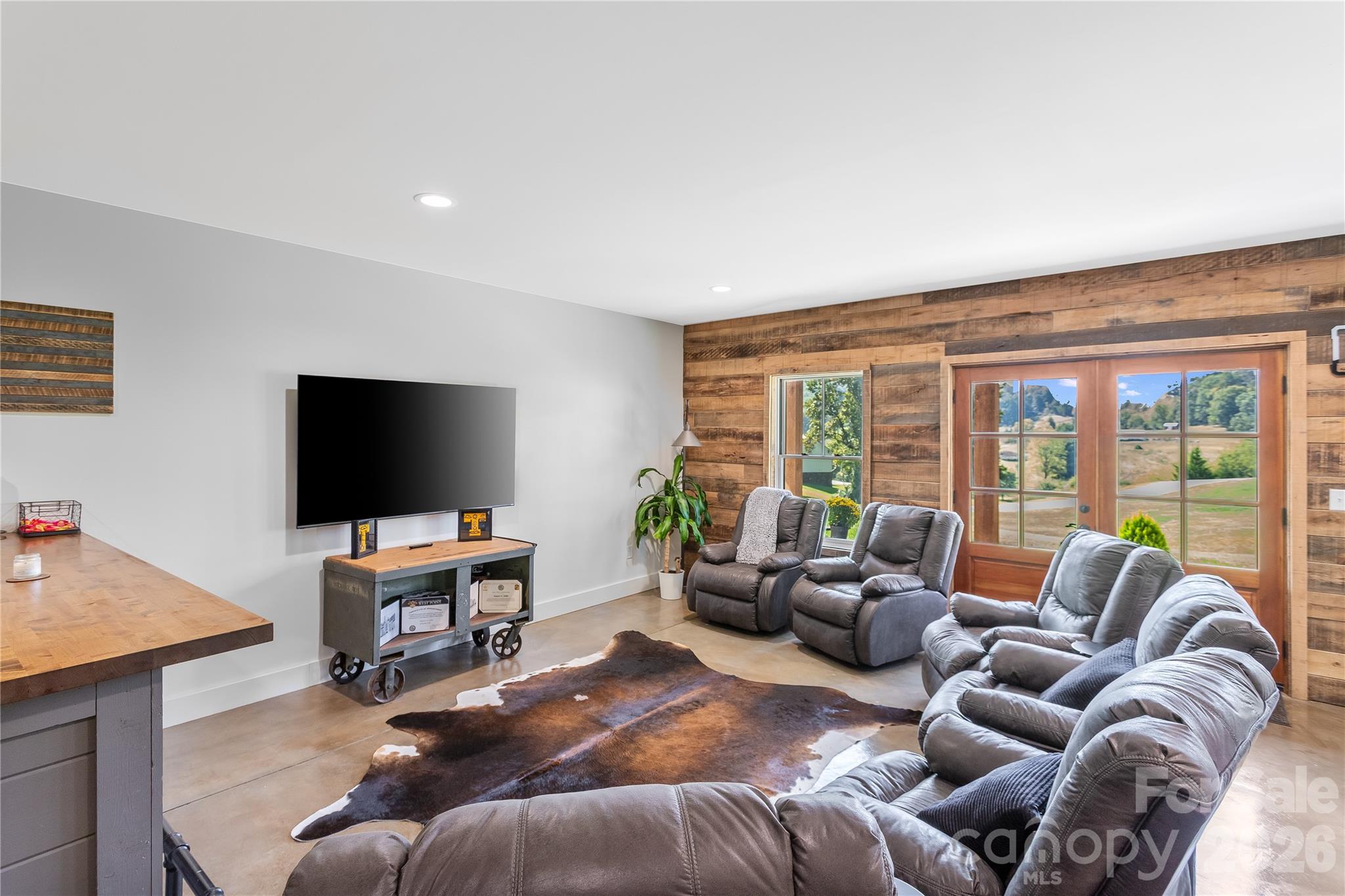 100 Kinloch Lane Clyde NC 28721