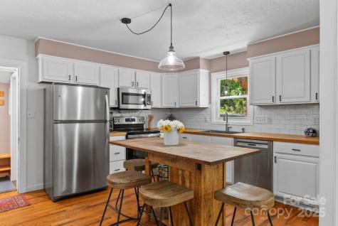 207 S Oconeechee Avenue Black Mountain NC 28711