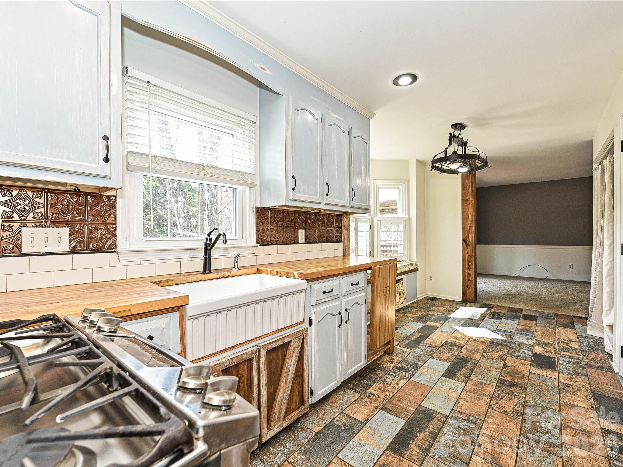 104 Deertrack Drive Mount Holly NC 28120
