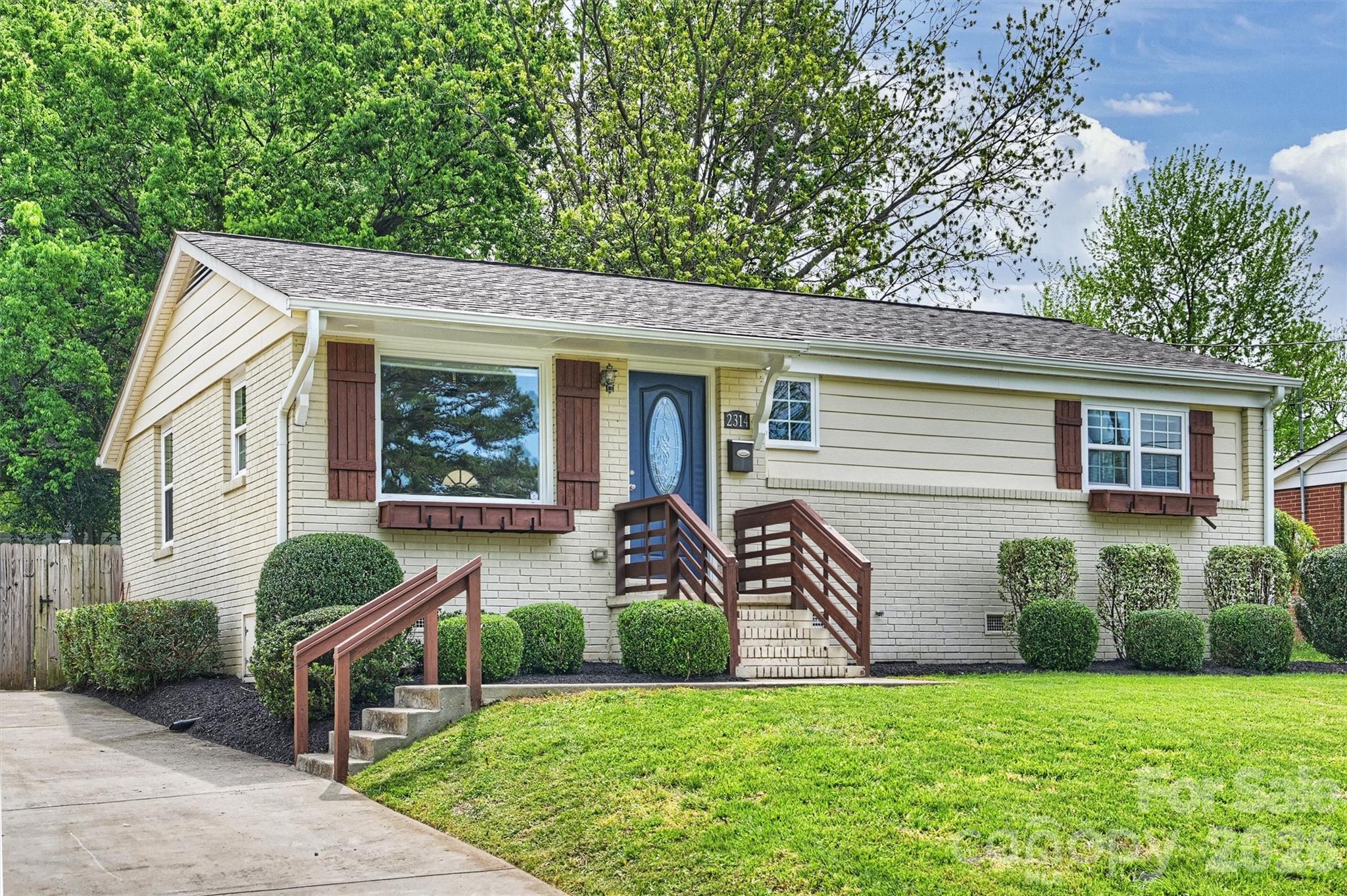 2314 Crestview Drive Charlotte NC 28216