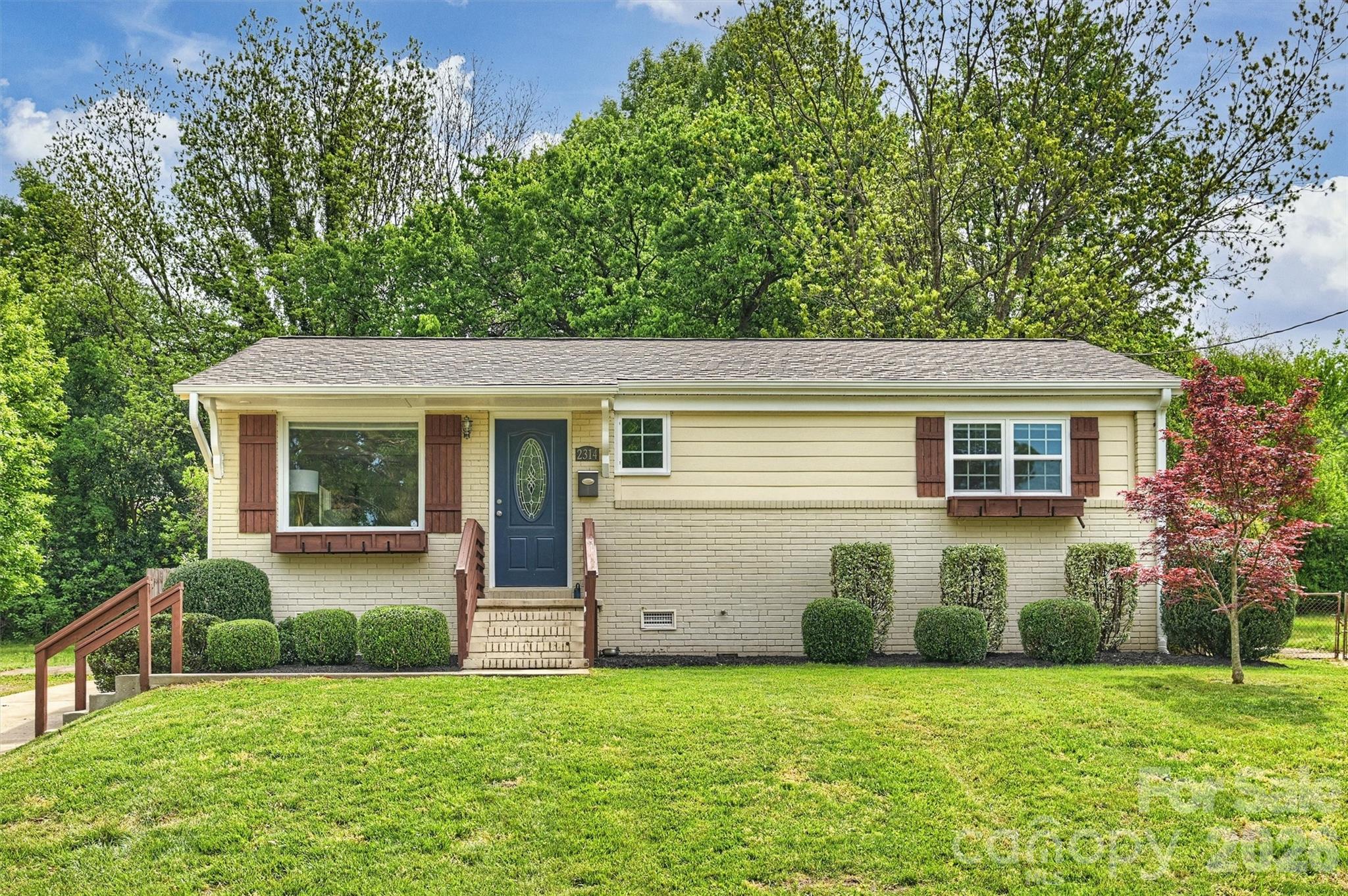 2314 Crestview Drive Charlotte NC 28216