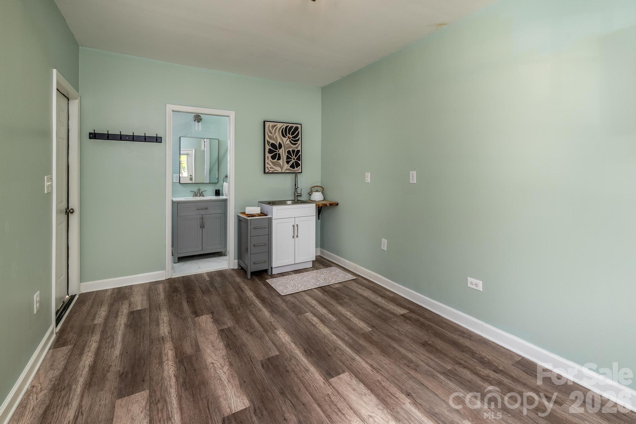 3828 Oakwood Road Charlotte NC 28269