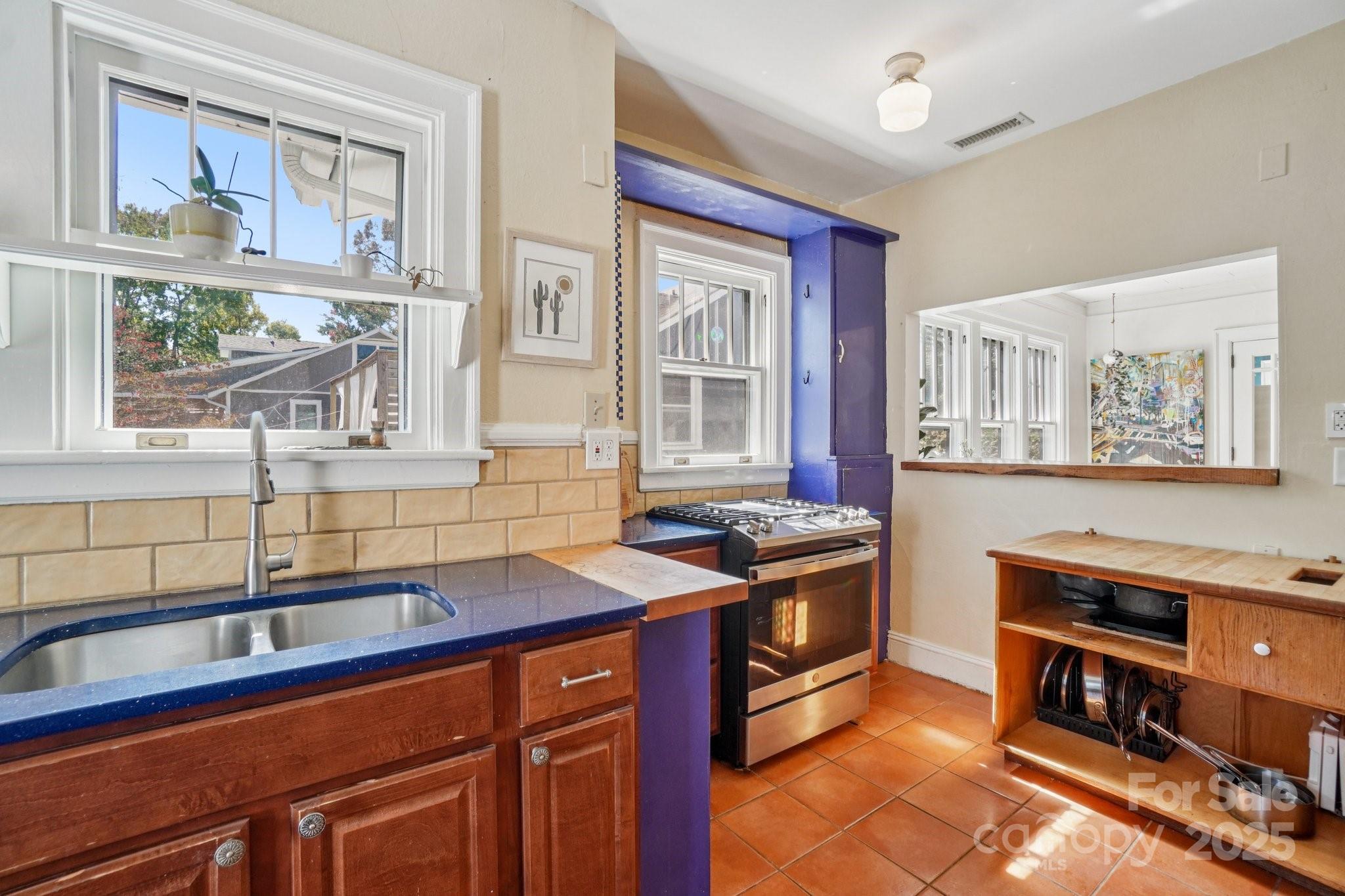 31 Oakwood Street Asheville NC 28806