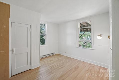 31 Oakwood Street Asheville NC 28806