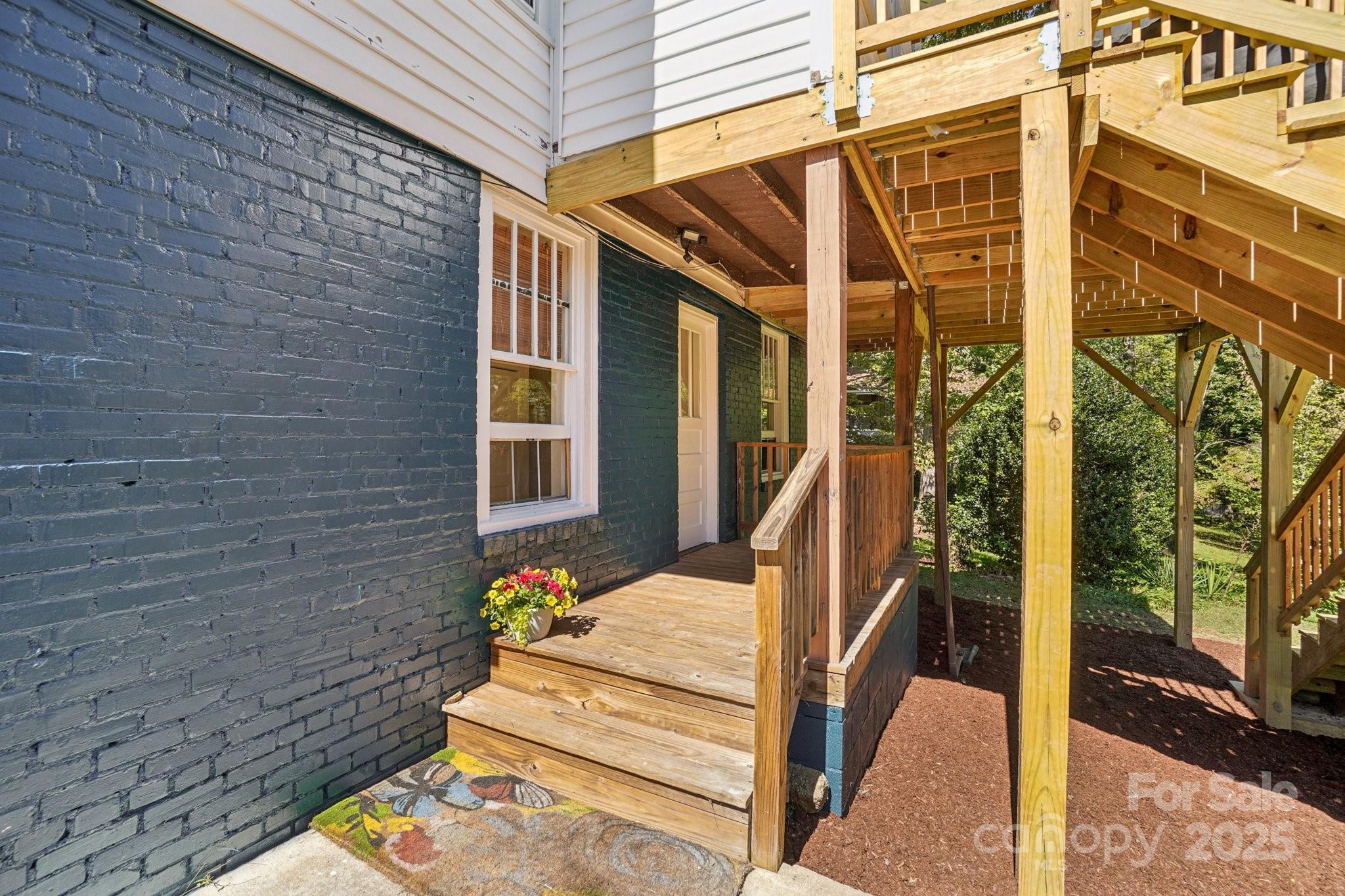 31 Oakwood Street Asheville NC 28806