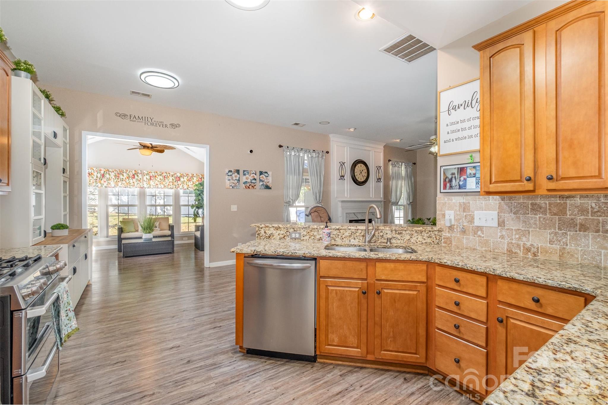 6859 Lakecrest Court Denver NC 28037