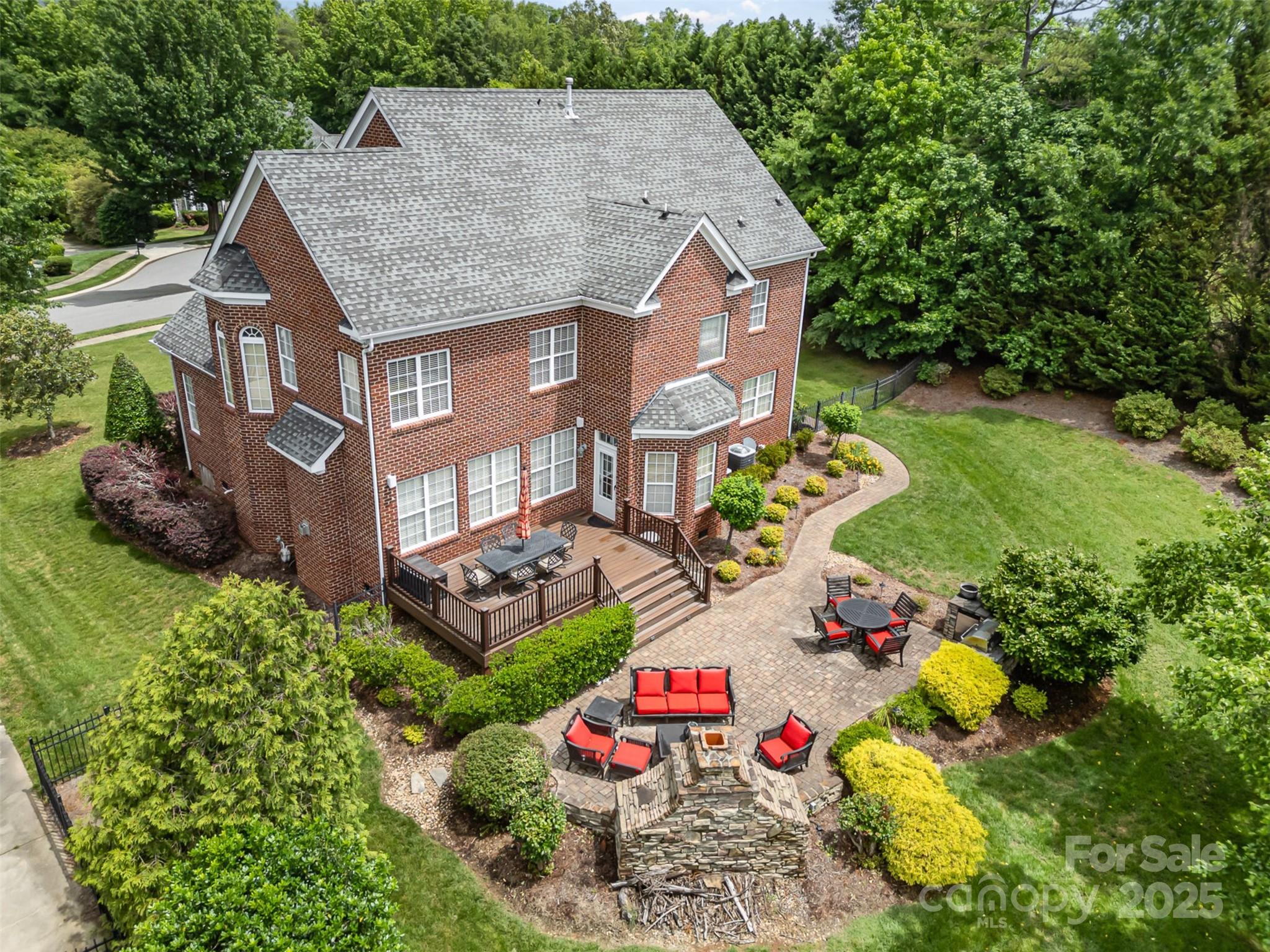 8962 Landsdowne Avenue Harrisburg NC 28075