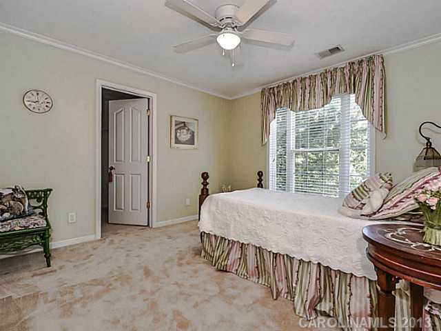 10825 Kenderly Court Charlotte NC 28277