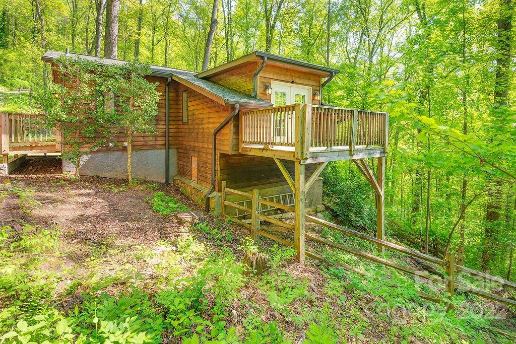 90 Weeping Cherry Forest Road Fairview NC 28730